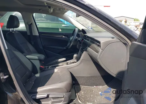 2020 Volkswagen Passat 2.0T R-Line z USA, uszkodzony, nr VIN 1VWMA7A35LC012337